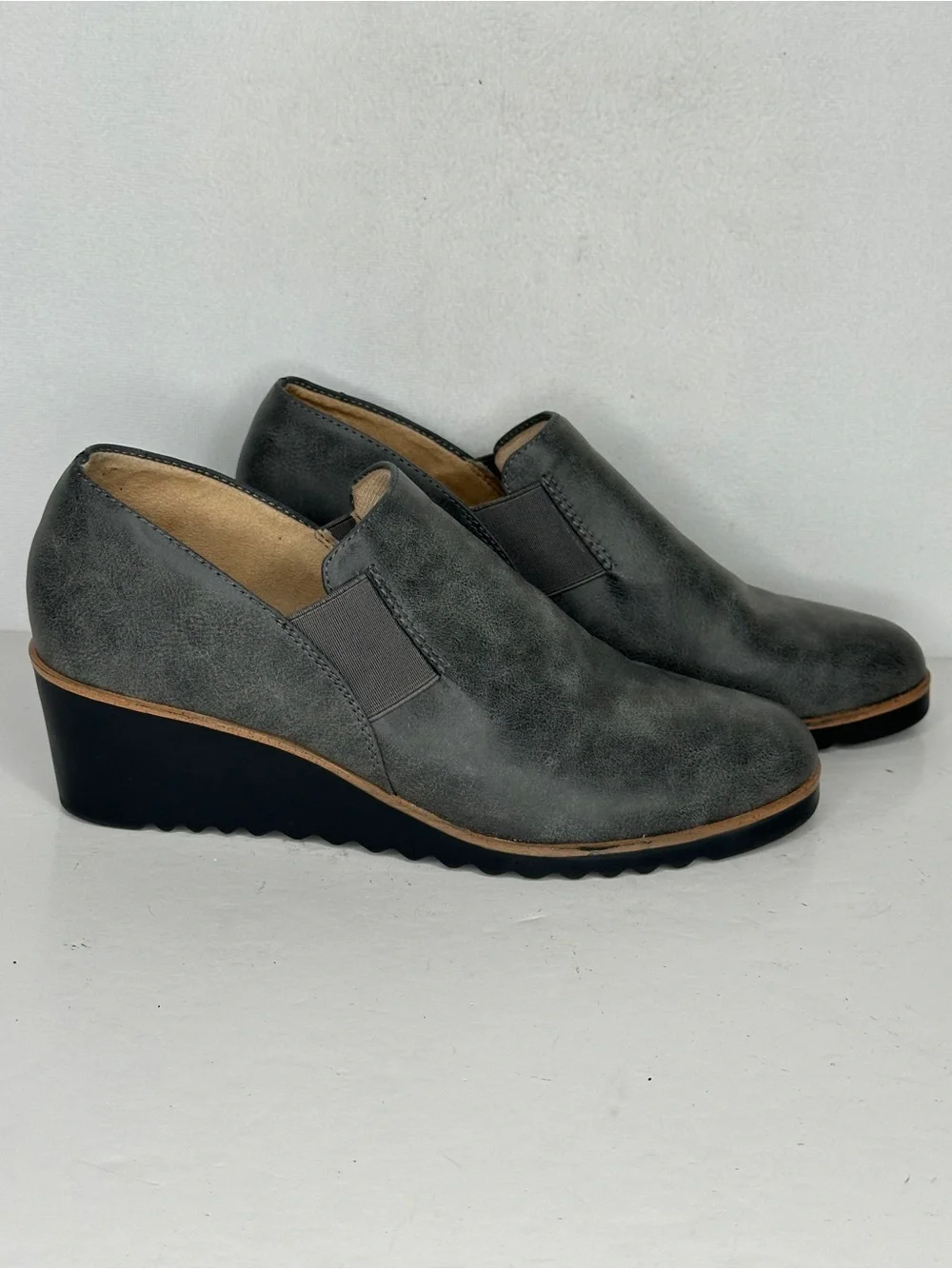 Life‎ Stride Zora Grey Slip-On Wedge Loafers Elastic Goring Comfort Sz 8.5